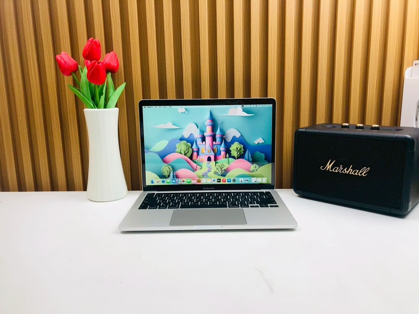 ແມັກບຸກໂປຣ  13.3 ນີ້ວ 2020 , 2 Thunderbolt 3 ພ໋ອດ Ram 8 GB SSD 256 GB ສີປອນ  ມຶສອງ KD