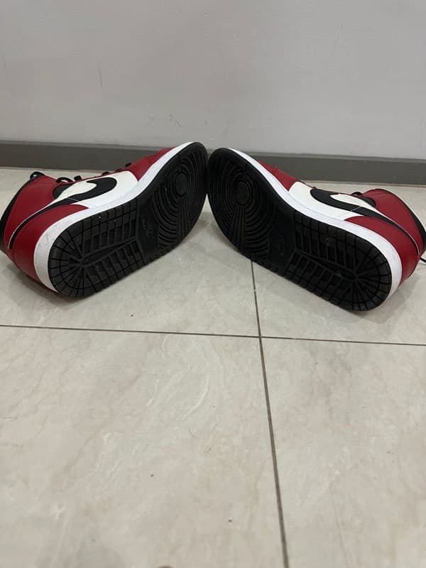 ເກີບຜ້າໃບ ຍີ່ຫຍໍ້ Nike Air Jordan Mid Chicago Black Toe ມຶສອງ ເບິ 12uKD-A007