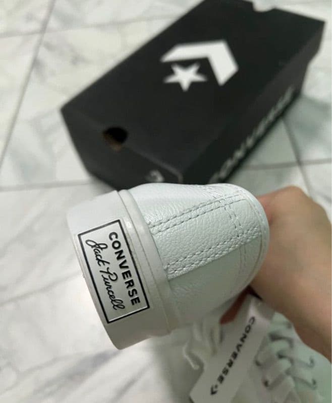 ເກີບຜ້າໃບ ໜັງແທ້ ຍີ່ຫຍໍ້ converse ເບີ 36   KD-A007