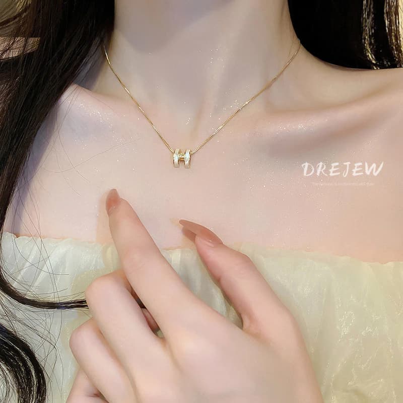 DREJEW ຄຳ 18K ສາຍຄໍຊຸບຄຳແທ້ປະດັບເພັດຊາຍຮູບຕົວອັກສອນ ສຳຫລັບຜູ້ຍິ່ງ ສາຍຄໍແຟຊັ່ນ sp-A011 - ภาพที่ 3