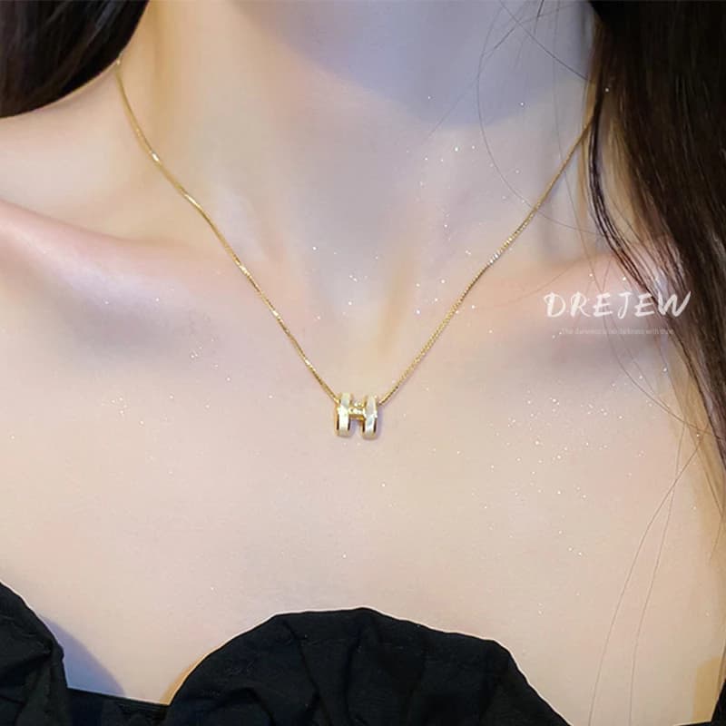 DREJEW ຄຳ 18K ສາຍຄໍຊຸບຄຳແທ້ປະດັບເພັດຊາຍຮູບຕົວອັກສອນ ສຳຫລັບຜູ້ຍິ່ງ ສາຍຄໍແຟຊັ່ນ sp-A011 - ภาพที่ 4